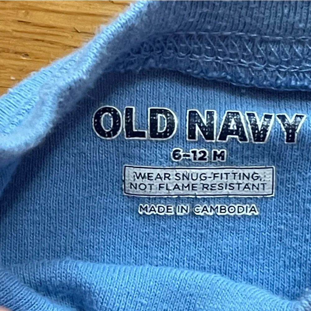 Old Navy Blue Shark Pajama Set for Kids - Picture 4 of 7